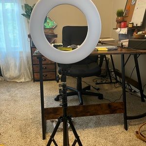Ring light tripod with remote